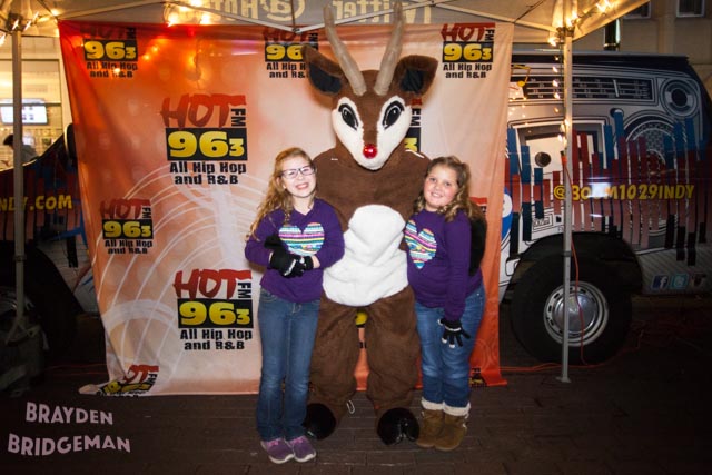 (1) Circle of Lights 2017 - Hot 96.3