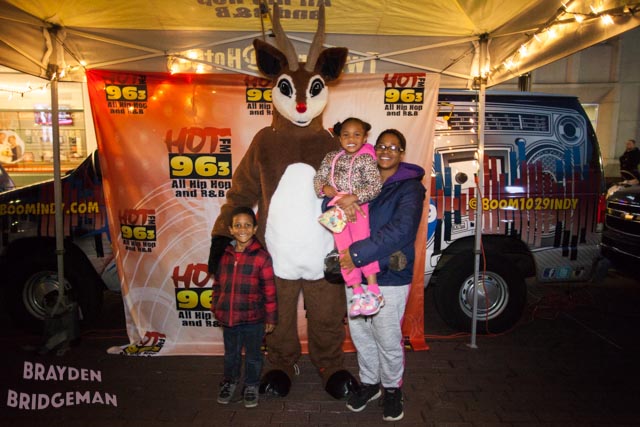 (1) Circle of Lights 2017 - Hot 96.3