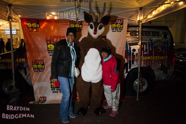 (1) Circle of Lights 2017 - Hot 96.3