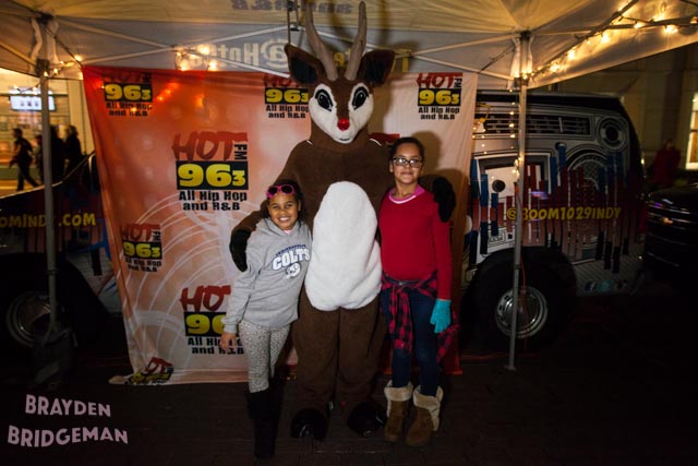 (1) Circle of Lights 2017 - Hot 96.3