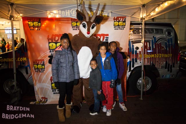 (1) Circle of Lights 2017 - Hot 96.3