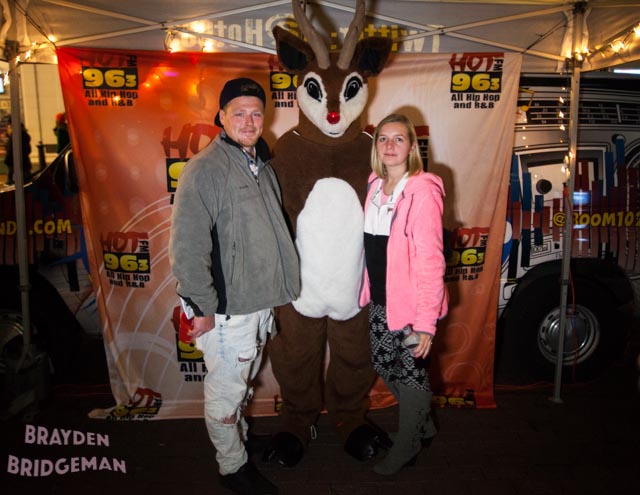 (1) Circle of Lights 2017 - Hot 96.3