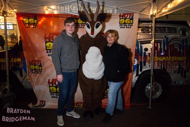 (1) Circle of Lights 2017 - Hot 96.3