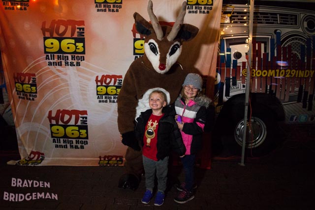 (1) Circle of Lights 2017 - Hot 96.3