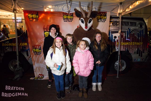 (1) Circle of Lights 2017 - Hot 96.3