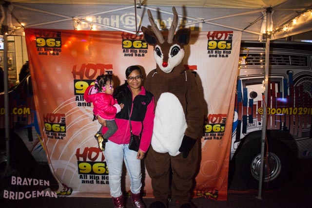 (1) Circle of Lights 2017 - Hot 96.3