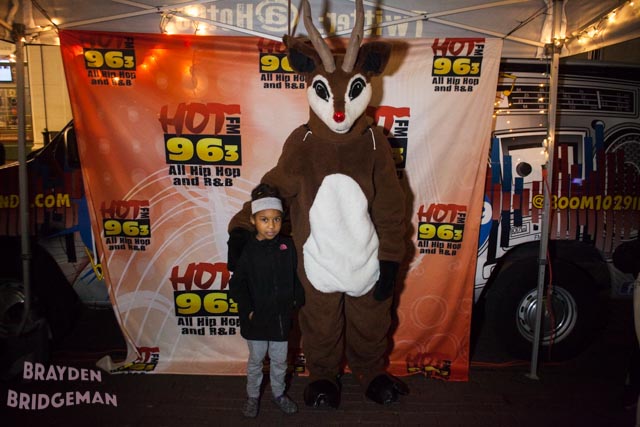 (1) Circle of Lights 2017 - Hot 96.3