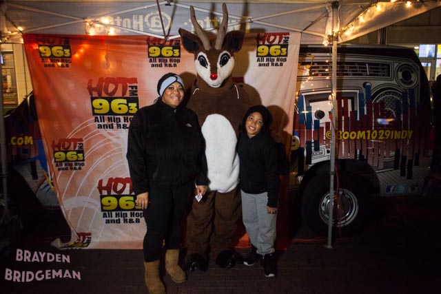 (1) Circle of Lights 2017 - Hot 96.3