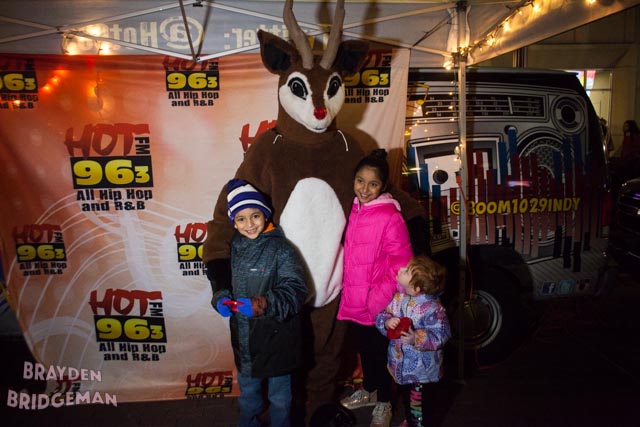 (1) Circle of Lights 2017 - Hot 96.3