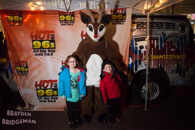 (1) Circle of Lights 2017 - Hot 96.3