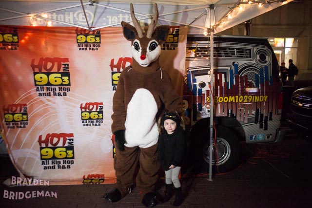 (1) Circle of Lights 2017 - Hot 96.3