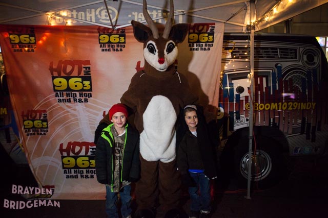 (1) Circle of Lights 2017 - Hot 96.3