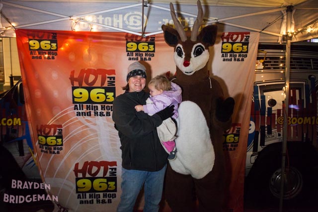 (1) Circle of Lights 2017 - Hot 96.3