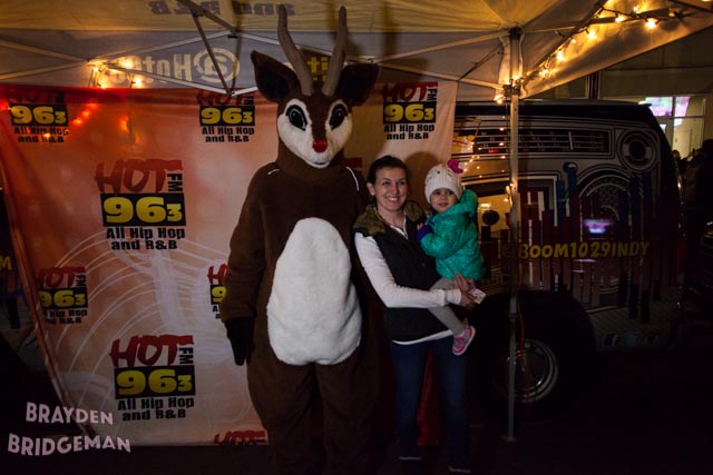 (1) Circle of Lights 2017 - Hot 96.3