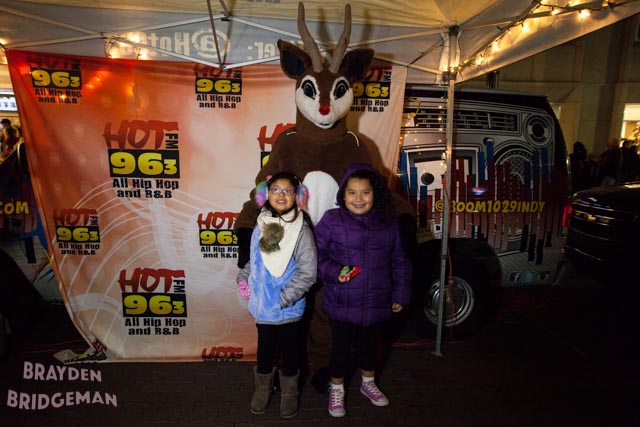 (1) Circle of Lights 2017 - Hot 96.3