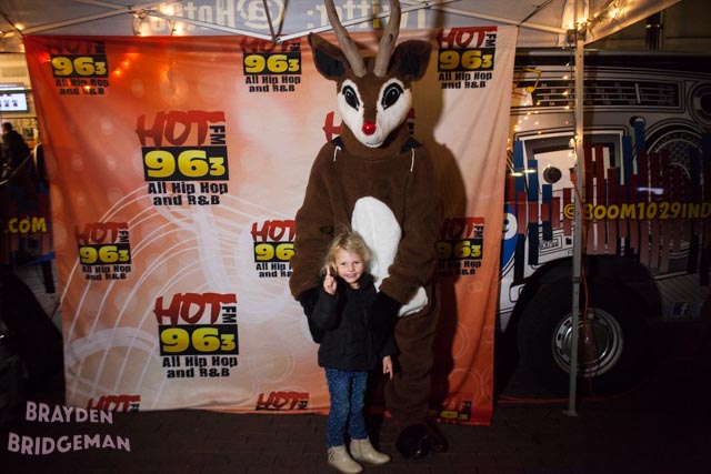 (1) Circle of Lights 2017 - Hot 96.3