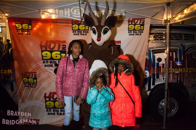 (1) Circle of Lights 2017 - Hot 96.3