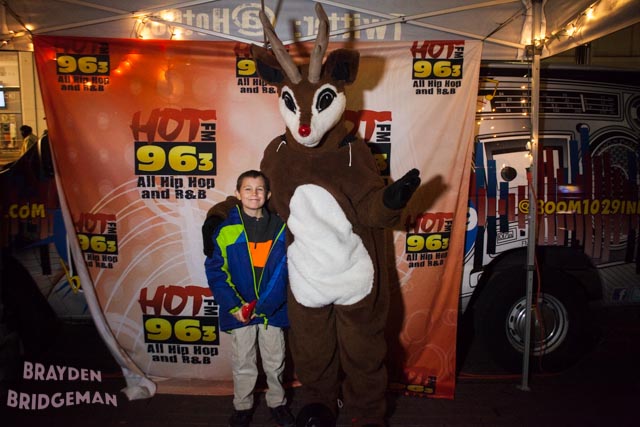 (1) Circle of Lights 2017 - Hot 96.3