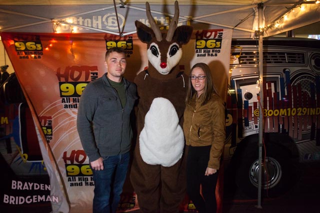 (1) Circle of Lights 2017 - Hot 96.3