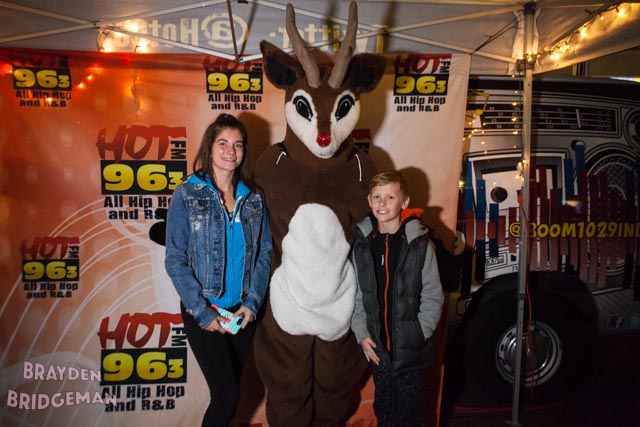 (1) Circle of Lights 2017 - Hot 96.3