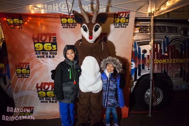 (1) Circle of Lights 2017 - Hot 96.3