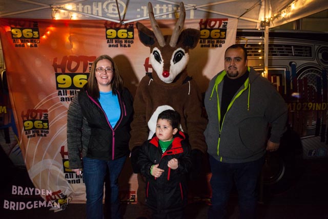 (1) Circle of Lights 2017 - Hot 96.3