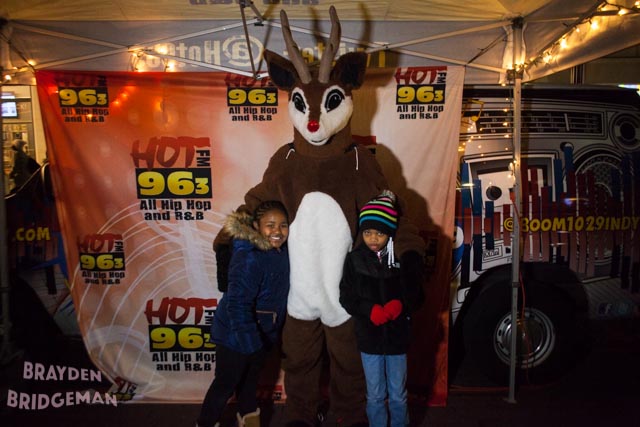 (1) Circle of Lights 2017 - Hot 96.3
