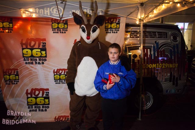 (1) Circle of Lights 2017 - Hot 96.3