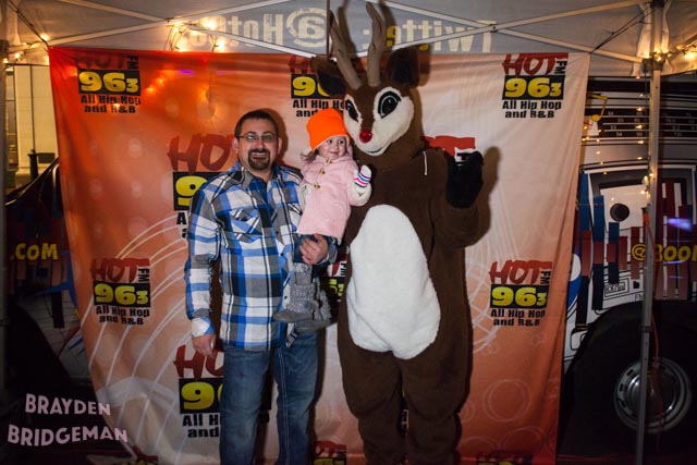 (1) Circle of Lights 2017 - Hot 96.3