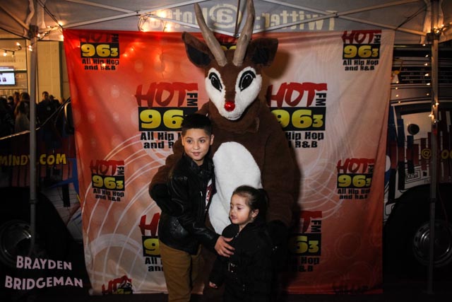 (3) Circle of Lights 2017 - Hot 96.3