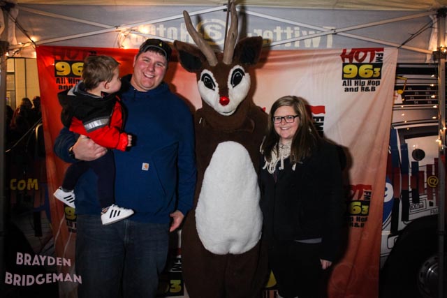 (3) Circle of Lights 2017 - Hot 96.3