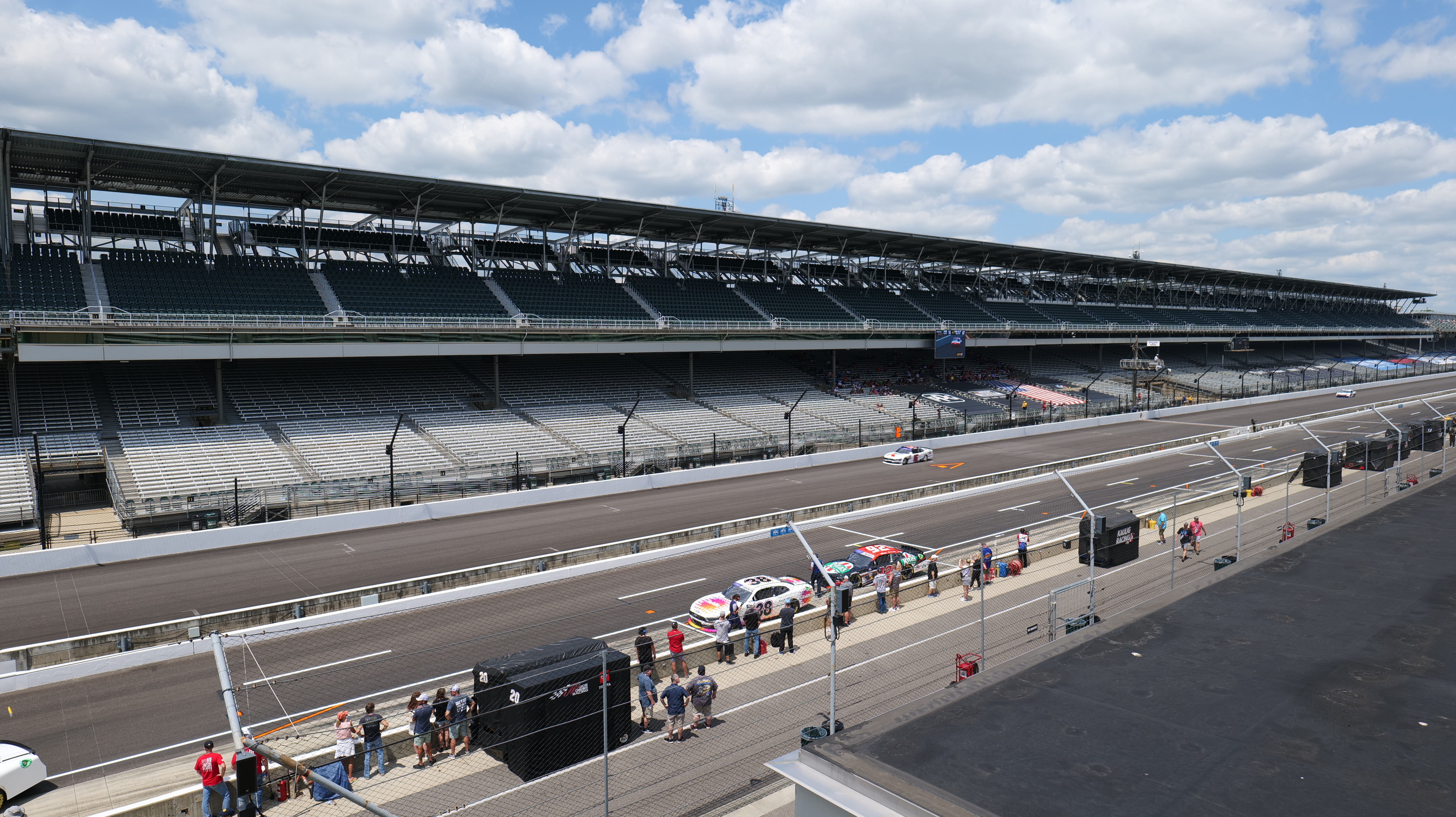 Brickyard 400 Hot 100.9
